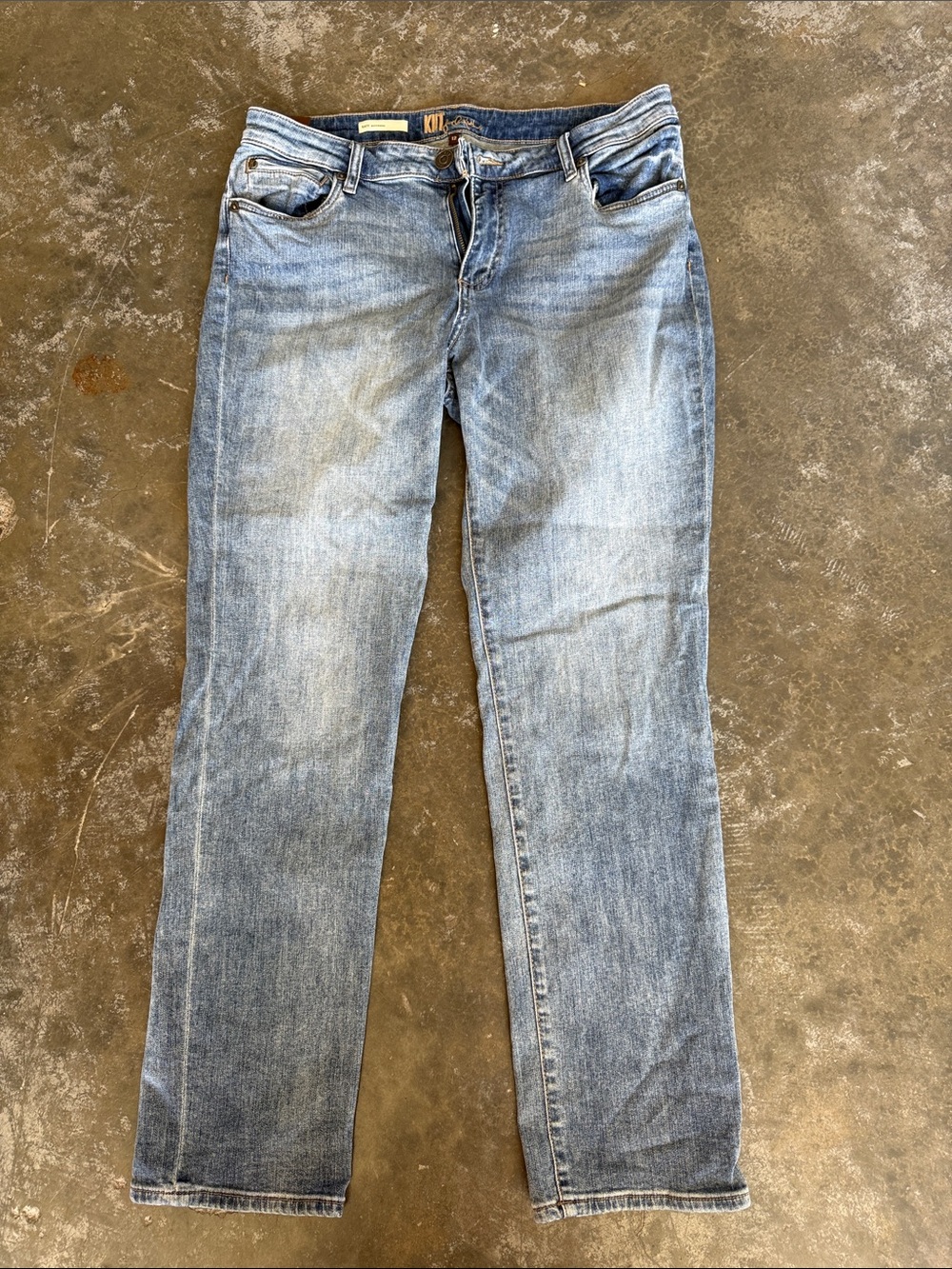 Kut from the Kloth Light Blue Straight Leg Women’s Jeans